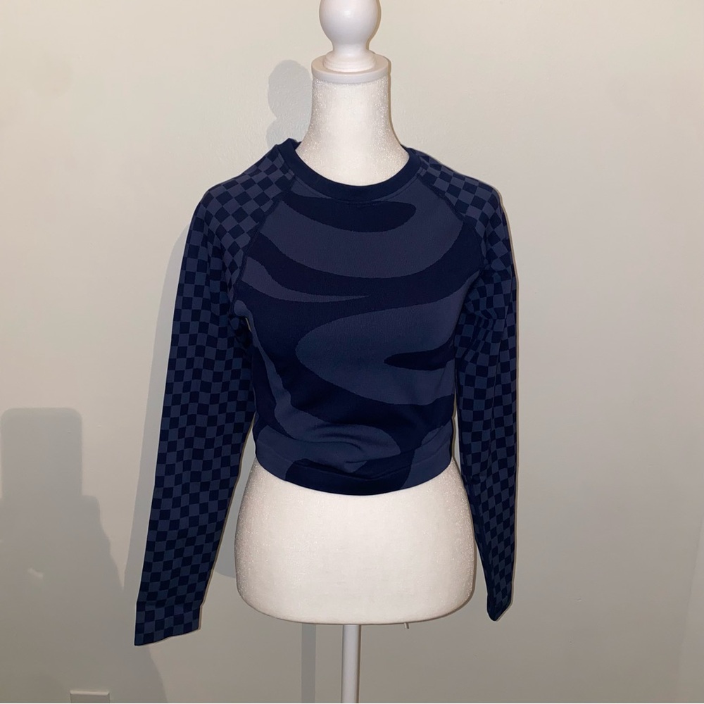Fabletics Blue Black Long Sleeve Crop Top